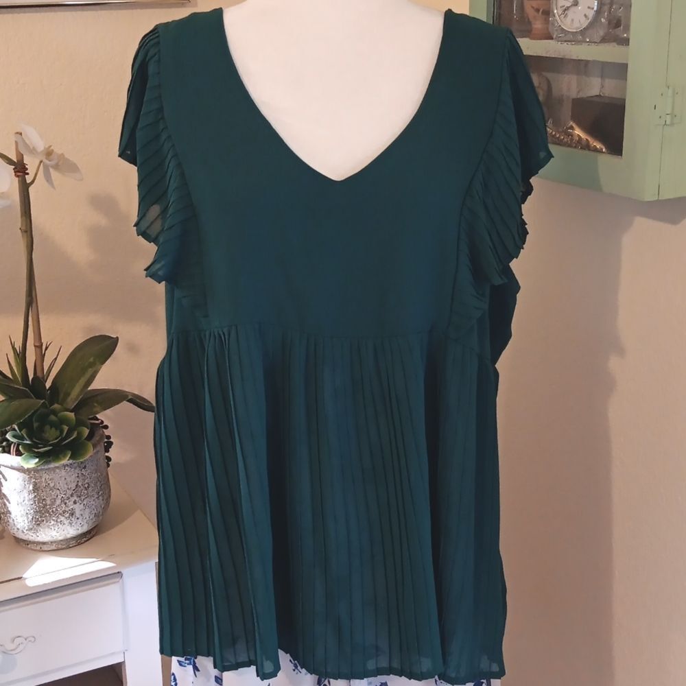 Lovecrazy Green Top.